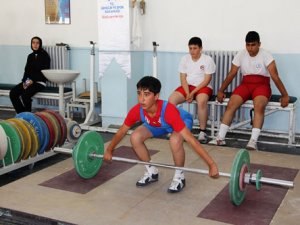 Halterciler Gençlik Haftasında yarıştı