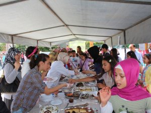 Hürriyet Ortaokulu’nda Soma yararına kermes