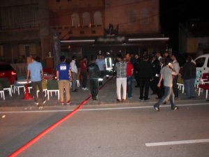 Kafede çıkan yangın paniğe neden oldu