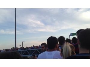 Metrobüse Ulaşamayan Yolcular, E-5’i Yürüyerek Geçti