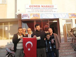 AGD 150 esnafa bayrak dağıttı