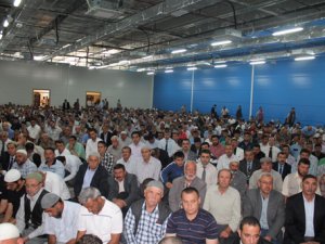 Fuarda yaptırılan camide ilk cuma kılındı