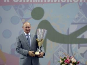 Putin, 'Çok Çocuklu Aileler Spor Yarışması'nda Ödül Dağıttı