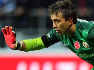 Muslera Galatasaray'la sözleşmesini uzattı