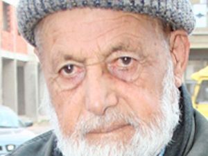 Camiye giderken emekli maaşını çaldırdı
