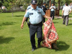 Adliyede şüpheli çanta alarmı