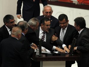 CHP'li vekil Meclis kürsüsünden bela okudu