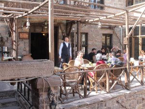 800 yıllık tarihi bina restaurant oldu