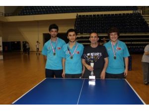 Bursa Büyükşehir Belediyespor'un Raketçileri Süper Lig'e Çıktı