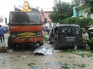 Kamyon yayalara çarptı: 1 ölü, 2 yaralı