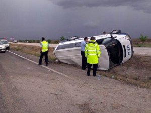 Polis aracı devrildi!