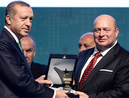 Koç'un 4 ödülünü Erdoğan verdi