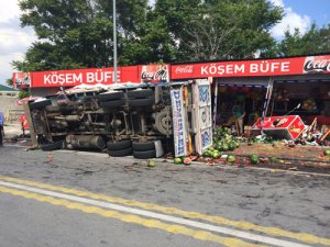 Konya'da karpuz yüklü kamyon devrildi: 3 yaralı