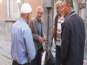 Öldü sanılan adam elinde boyayla geldi