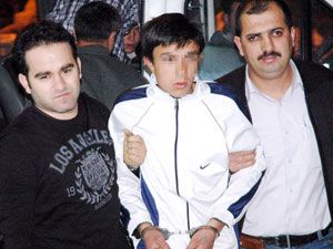 Kapkaççı beyaz eşofmanından yakalandı