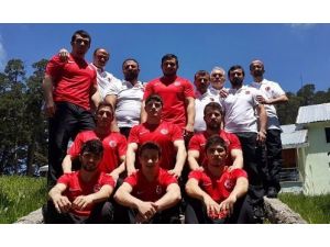 Genç Pehlivanlar Avrupa'yı Gözüne Kestirdi