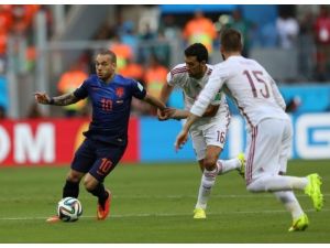 Son Şampiyon İspanya İle Hollanda İlk Yarıyı 1-1 Berabere Tamamladı