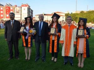 Sinop Üniversitesi'nde Mezuniyet Çoşkusu