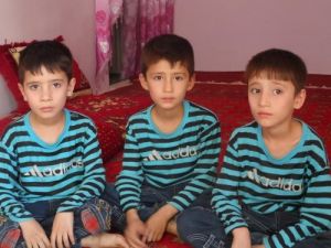Afganistan’ın “besmele Üçüzleri” Sekiz Yaşında