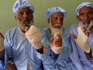Taliban oy kullananların parmaklarını kesti