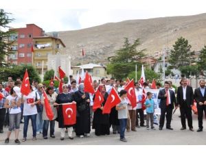 Türk Eğitim Sen'den Bayrak İndirmeye Tepki Eylemi