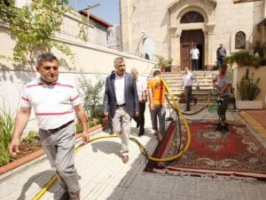 Seyhan Belediyesi Bebekli Kilise'yi Temizledi