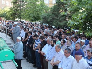 Esat Duysak’ın annesi vefat etti