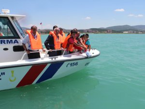 Beyşehirli çocuklar hayallerini göle bıraktı