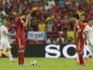 Şili son şampiyon İspanya'yı eledi