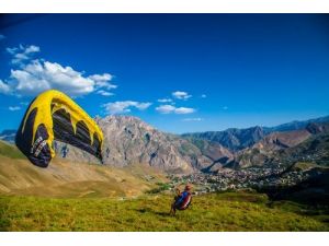 Hakkari'de Yamaç Paraşütü İçin Parkur Çalışması Yapıldı