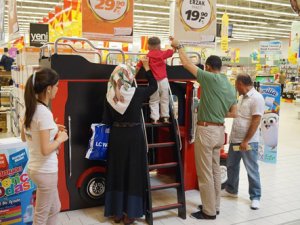 Apron Real hipermarketlerde stand açtı