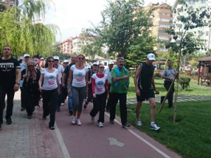 Sağlık için günde 8 bardak su