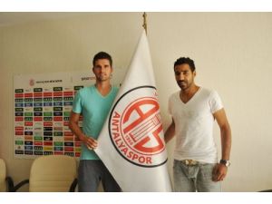 Antalyaspor Dış Transferde Sözgelmez’le İç Transferde De Fornezzi’yle Anlaştı