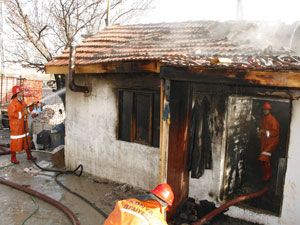 Yangında canlarını zor kurtardılar