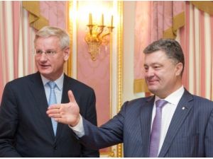 Poroşenko, Bildt İle Terör Operasyonlarını Konuştu