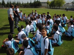 Sarayönü Belediye’de  yaz futbol okulu açıldı
