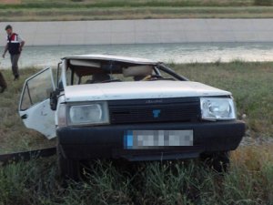 Otomobil takla attı: 1 ölü,1 yaralı