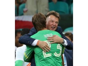 Hollanda'da Kaleci Tim Krul'dan Van Gaal'a Büyük Övgü