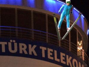 Milli Kayakçılar Erzurum'da Gece Atlayışı Gerçekleştirdi