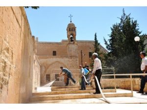 Mardin’in Caddeleri, Tarihi Yapıları Ve İbadethaneleri Temizleniyor