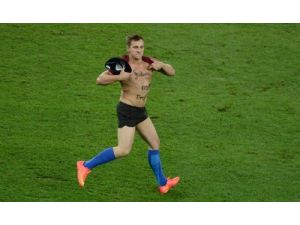 Rus Taraftar Dünya Kupası Finalinde Sahaya Girmeyi Önceden Planlamış