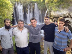 Geriye şelaledeki fotoğrafı kaldı