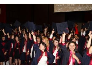 Çü Fen Edebiyat Fakültesi Mezunlarını Uğurladı