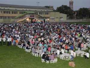 Meram’dan yetim çocuklara iftar