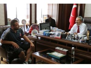 Asü'lü Milli Güreşçi Bozkurt Gümüş Madalya Kazandı