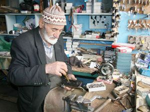 30 yıldır kapalı kapıları açıyor