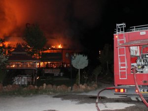 Konya'da alabalık lokantası alev alev yandı