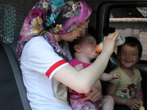 Sevgilisinin başını taşla ezdi