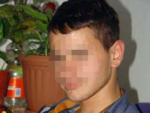 18 yaşındaki genç evin çatısında kendini astı