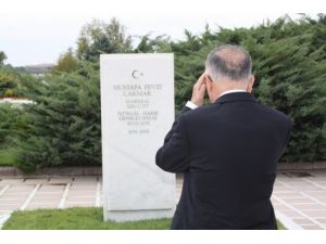 İhsanoğlu, Devlet Mezarlığı Ve Türkeş’in Kabrini Ziyaret Etti